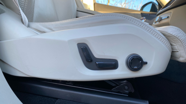 Volvo XC90 2.0 B5P Plus Edition Dark 5dr AWD Geartronic Petrol Estate